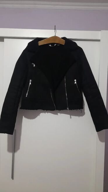crne jakne: Bundica esmara,velicina M,za prelazni period,bez ostecenja,nosena malo