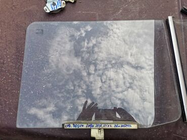 Auto delovi: Staklo desnih zadnjih vrata Lada 2131 Niva produzena. Skinuto sa — 4