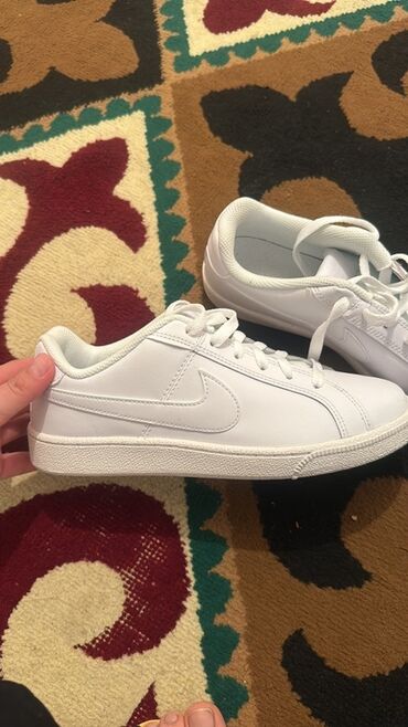 бюстгальтер для маленького бюста: Кроссовки Nike Court Royale 2 Low (модельный код 74) - Цвет: белый