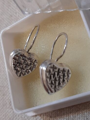 серебристая: Серебряные серьги из фирменного магазина. Подарок девушке на 8 марта