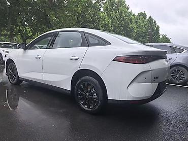 byd e1: BYD : 2026 г., Вариатор, Электромобиль, Седан — 3