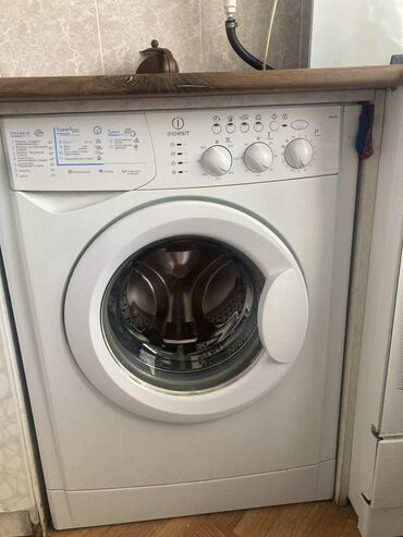 бытовая техника бишкек: Кир жуучу машина Indesit, Колдонулган, Автомат, 5 кг чейин, Компакттуу