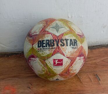 футбольные мячь: Футбольный мяч Derbystar Bundesliga Select, предназначенный для игр и