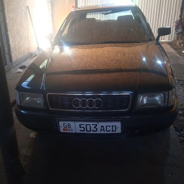 эвакуатор токмок: Седан Audi 80, окрашенный в темно-синий цвет, идеально подходит для
