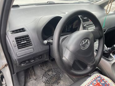 Toyota: Toyota Auris: 1.4 l | 2008 il Hetçbek — 2