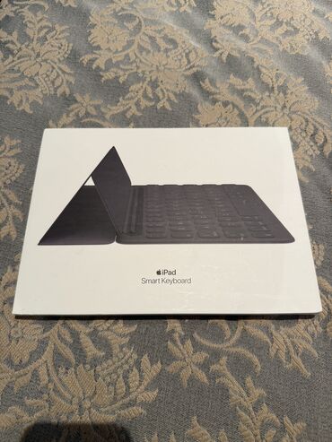 Audio: IPad Smart Keyboard. Charcoal Gray renginde. iPad 7th Generation