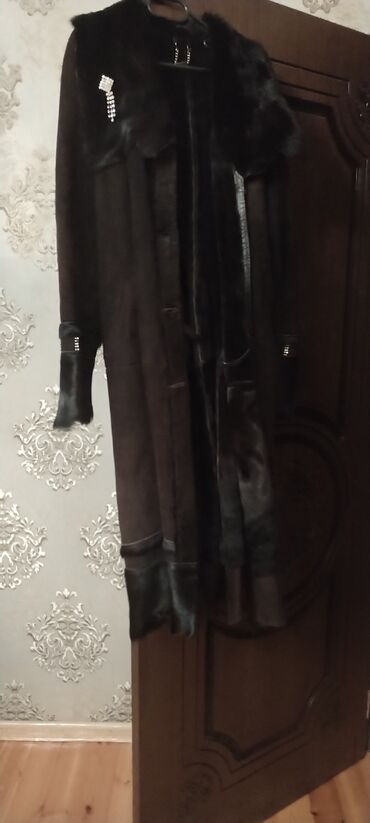 Kürklər: Qadin Kürk. Heç bir problemi yoxdur. 36-38 Razmer geyinenlere çox — 5