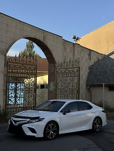 Toyota Camry: 2018 г., 2.5 л, Автомат, Бензин, Седан