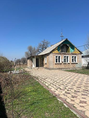 Продажа коттеджей и домов: Продаётся дом в центре села Кунтуу. Общая площадь 65м2. Участок 18 — 4