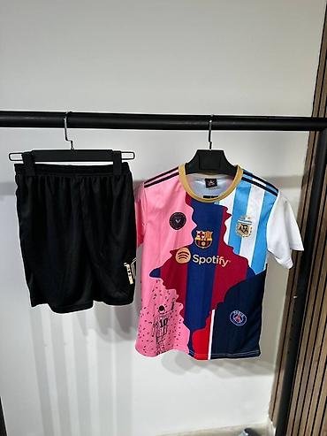 messi: Футбольный комплект: футболка и шорты. Яркая футболка выполнена в — 1