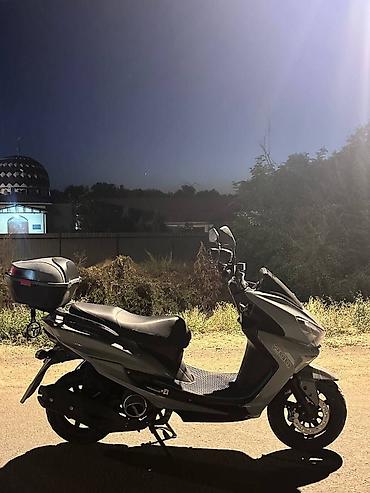 ск пионер: Скутер Benelli 250 (надпись на боковой панели). Городской макси-скутер — 2