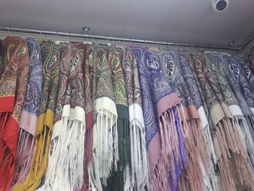 павлопосадский платок: Жоолук, Жүн, Бахрома менен
