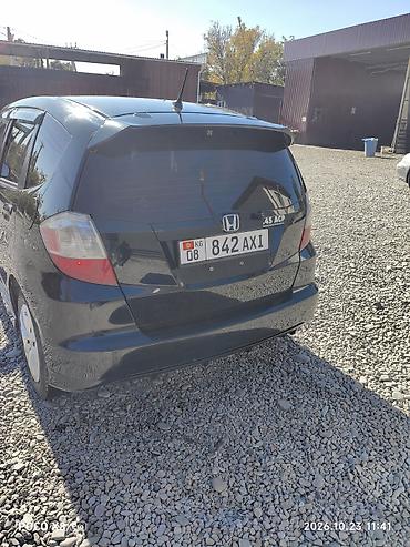 гранд хайлендер гибрид: Honda Fit: 2009 г., 1.5 л, Автомат, Бензин, Хэтчбэк — 5