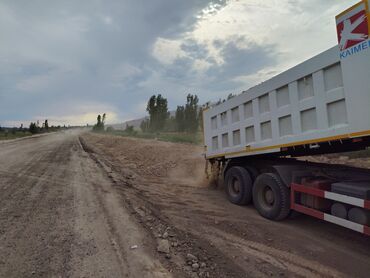 сдаю помещение под магазин одежды: Требуется водители на самосвал Хово с опытом работы . работа в городе