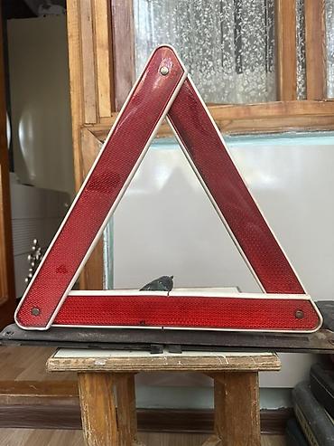 Qəza aksesuarları: Avtomobil üçün reflektorlu xəbərdarlıq üçbucağı - Qırmızı rəngli — 1