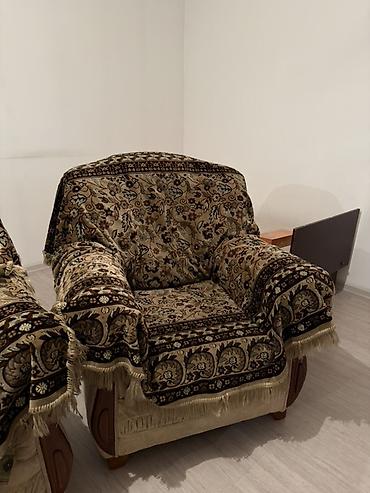 стол офис: Классический мягкий гарнитур для гостиной: диван + два кресла. - — 5