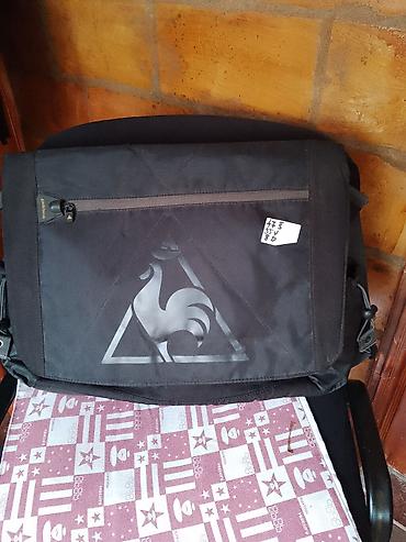 pismo torba crna: Torba preko ramena Le Coq Sportif - Model: messenger/kurirska torba - — 1