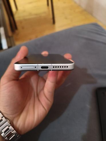 google pixel 6: Cızıq yoxdu ustada olmayıb zaryaktka əla saxlayır qutu adapter var — 4