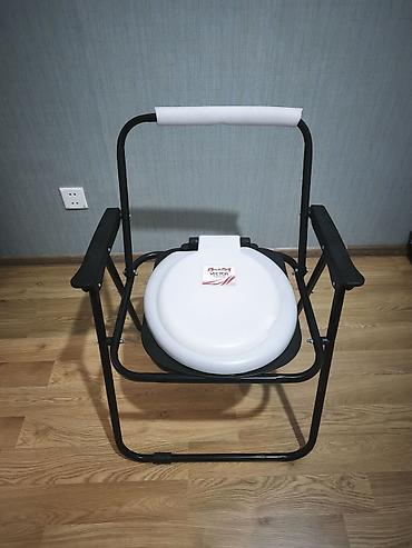 Portativ tualet kreslosu (komod) - Geniş, sabit metal karkas – qara