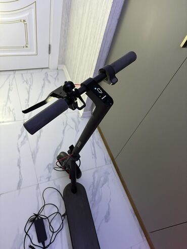 Elektrikli samokatlar: Elektrik skuter - Şəhər üçün yığcam və yüngül gövdə, qara rəng - — 8