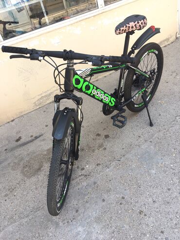 трехколесный велосипед с ручкой: İşlənmiş Şəhər velosipedi Adidas, 24", sürətlərin sayı: 21, Pulsuz çatdırılma