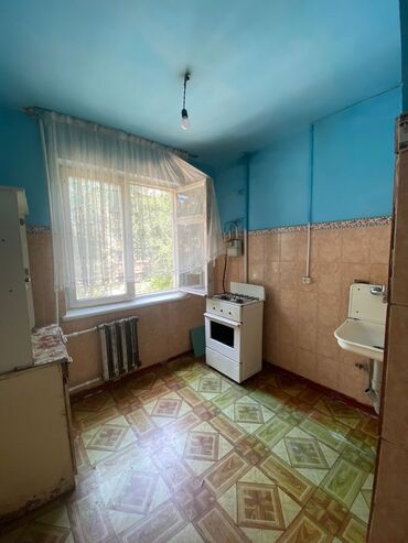 дом ак ордо участок: 2 комнаты, 48 м², 104 серия, 2 этаж, Старый ремонт