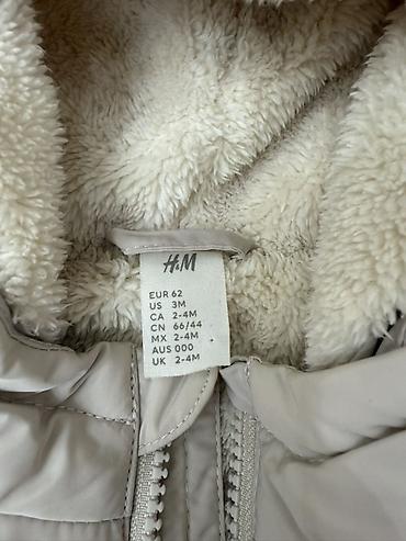 Детская горнолыжная одежда: Детский зимний комбинезон H&M - Размер по ярлыку: EUR 62 / US 3M — 4