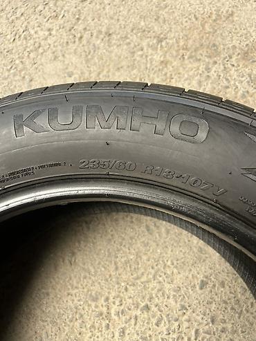 60: Комплект из 4 летних шин Kumho, размер 235/60 R18 107V. Особенности — 3