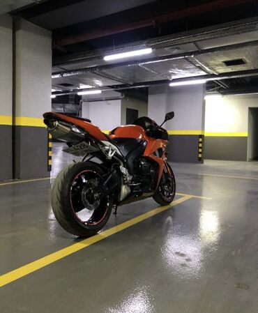 мотоцик: Спортбайк Honda, 600 куб. см, Бензин, Чоңдор үчүн, Колдонулган