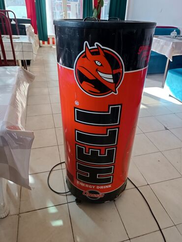 soyuduclar: HELL Energy Drink brendinə məxsus silindrik içki soyuducusu esl kafe
