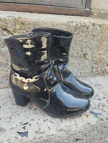 Ботинки и ботильоны: Элегантные женские ботильоны черного цвета с глянцевой поверхностью — 2