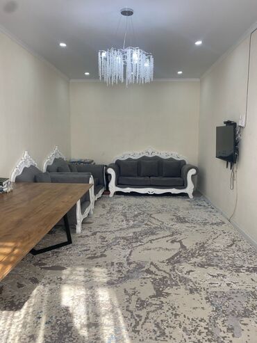 азат мебель: Прямой диван, цвет - Серый, Б/у