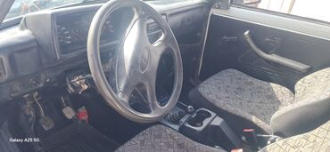 VAZ (LADA): VAZ (Lada) Niva 4x4, 3 qapılı, ağ rəng. Xüsusiyyətlər: - Tam — 10