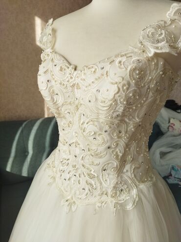 шубка свадебная: Продаю новое свадебное платье размер 42-44