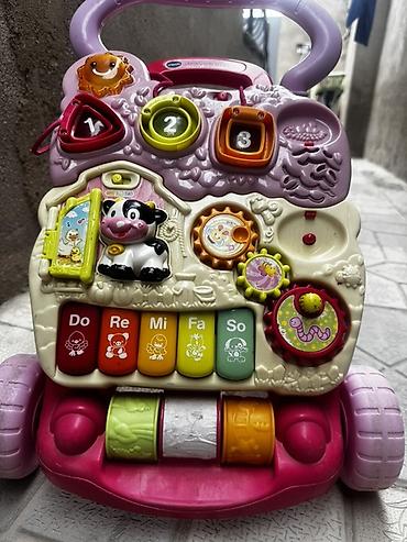 oyuncaqla: VTech “First Steps Baby Walker” tipli interaktiv uşaq gəzdiricisi - — 2