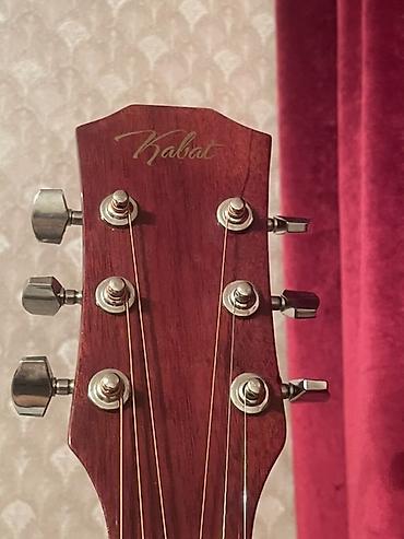 Гитары: Акустическая гитара dreadnought с вырезом (cutaway). - Корпус формата — 7