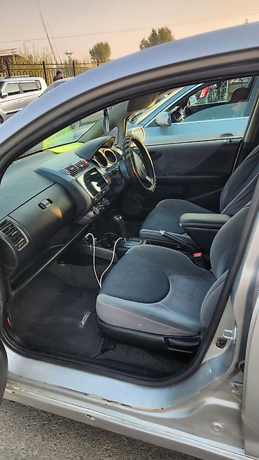 авто из киргистана: Honda Fit: 2001 г., 1.3 л, Автомат, Бензин, Хэтчбэк — 2