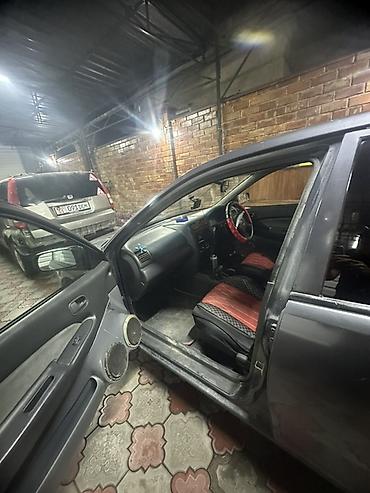 фамиля: Mazda Familia: 1997 г., 1.6 л, Автомат, Бензин, Седан — 5