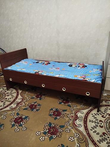 table study: 🛏️ Продаю детскую кроватку 140×65 с матрасом — 1000 сом. 🎁 В подарок — 1