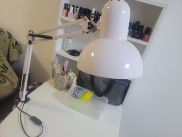 лампа для сушки: В данном комплекте есть фонарик стол, аппарат для маникюра или