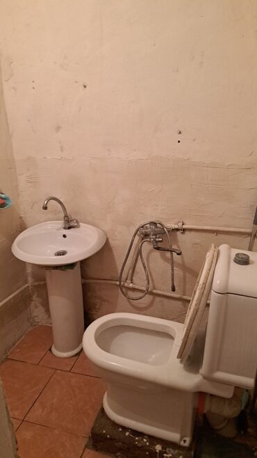 Otaqların uzunmüddətli kirayəsi: Burda 2ayrı ayrı otaq var ve herbırı selıqelı temızdır.prospekte -da lalafo.az — 8 Otaqların uzunmüddətli kirayəsi: Burda 2ayrı ayrı otaq var ve herbırı selıqelı temızdır.prospekte — 8