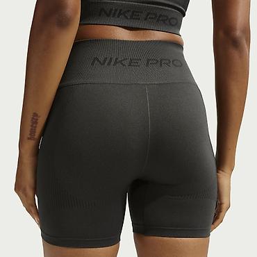 sorcevi prodaja: Nike Pro Seamless High Rise
5inch Shorts vel. S 
IF — 2