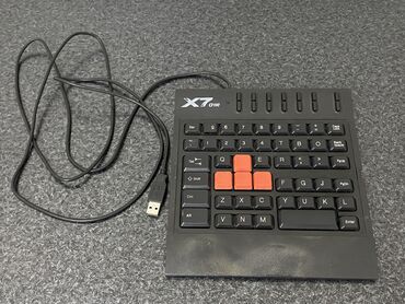 oyun komputer: A4TECH X7-G100 oyun klaviaturası
USB portnan qoşulma