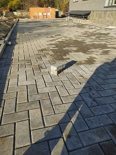 покрасит: --- 🔨 Укладка брусчатки и бордюров любой сложности! 📍 Надёжно — 9