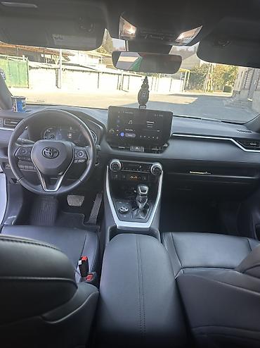 2 8: Toyota RAV4: 2024 г., Гибрид — 9