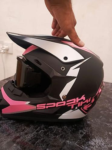 Motokros/enduro üslubunda tam üzlü kask – SPARK TIKI dizaynı -