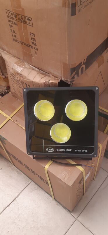 Projektorlar: LED Flood Light proyektorları - Güc variantları: 400W, 500W, 600W — 7