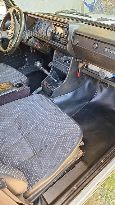 vaz disk: LADA 2107, ağ rəng, sedan kuzov. Xüsusiyyətlər: - Mexaniki sürətlər — 3