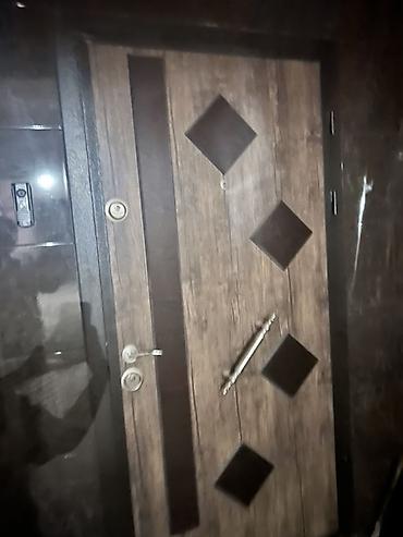 Metallik giriş qapısı – ağac teksturalı, modern dizayn Qalin teze lalafo.az -da Metallik giriş qapısı – ağac teksturalı, modern dizayn Qalin teze