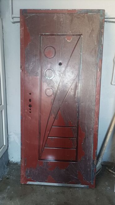 islenmis seyf qapi: Seyf qapi 
125azn
Hovsan 7600 leli